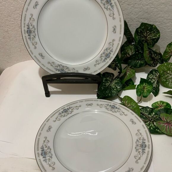 Wade Diane Fine Porcelain China of Japan Dinner Plate 10.25"  Set of 2 B7 - Picture 1 of 9